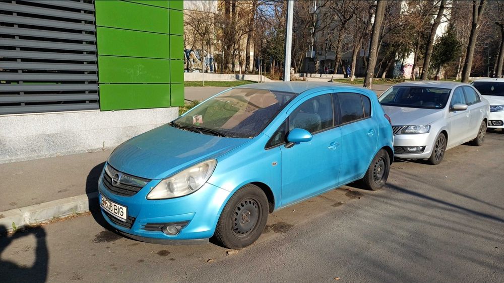 Masina cu cutie automata de inchiriat pentru delivery Glovo Wolt Bolt