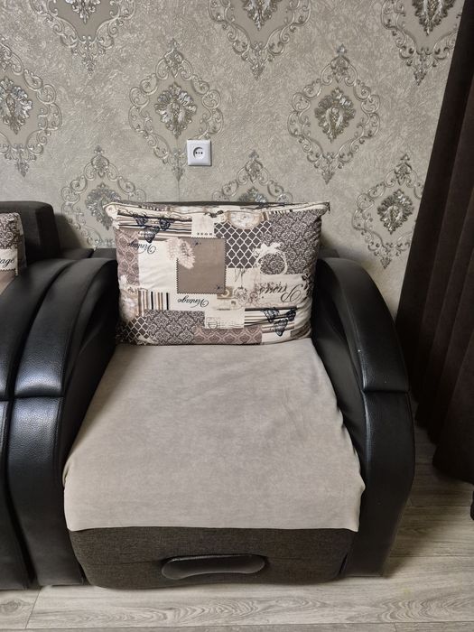 Продам диван с креслом и пуфиком