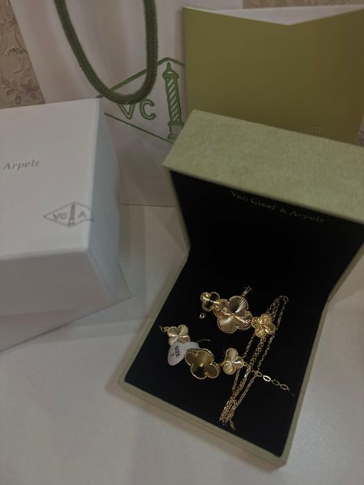 Van Cleef & Arpels сатылады.