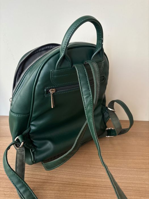 Дамска тъмнозелена раница