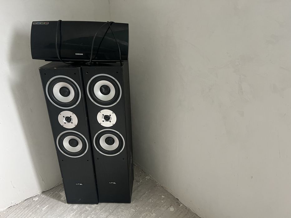 Statie samsung.  350w  plus 2 boxa cate 4 defuzoare   Boxa are 500 w