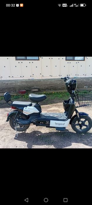 Продам   б/у  СКУТЕР фирмы Леопард аккумолятор заряжается  электричест