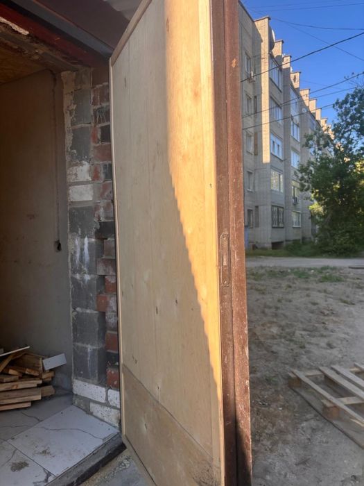 Дверь входная наружная
