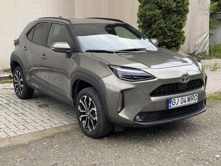 Toyota Yaris Cross 1.5 Hybrid Dynamic FWD 2025 usor avariat bara fata