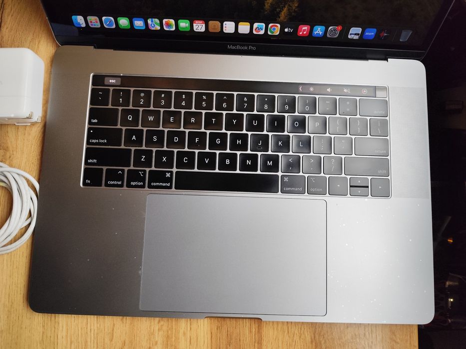 Игровой Macbook pro 15 16/256-vga-4 gb sotiladi