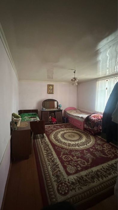 Сергели Хонабод Жакей 4 сотих 5 хона ховли яшаб турилган уй