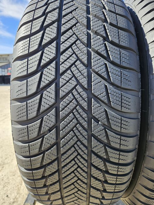 Vând 4 anvelope iarna 225/55r18 225/55/18 BRIDGESTONE
