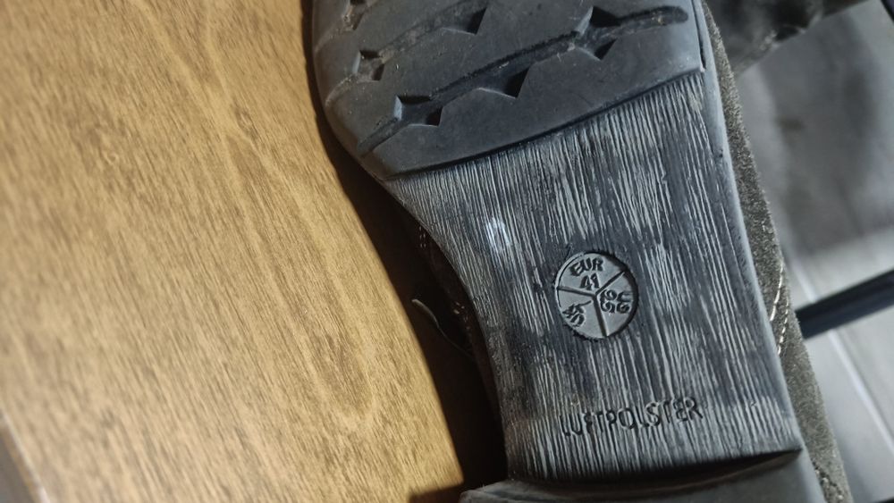 Vând cizme mārimea 41.piele intoarsa