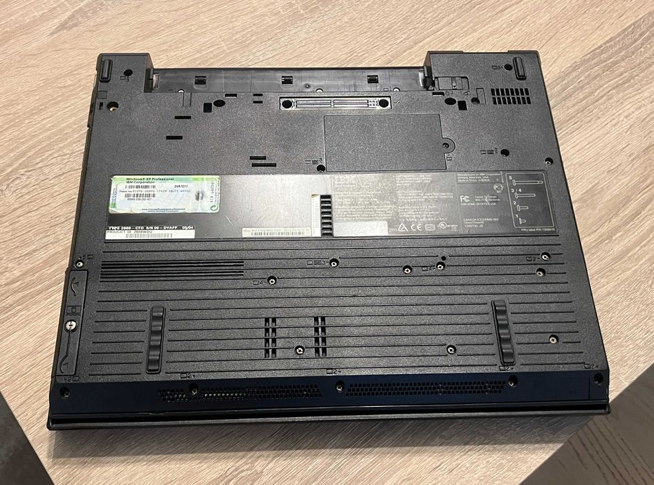 Laptop IBM ThinkPad R51 Pentium M retro paralel jocuri vechi XP