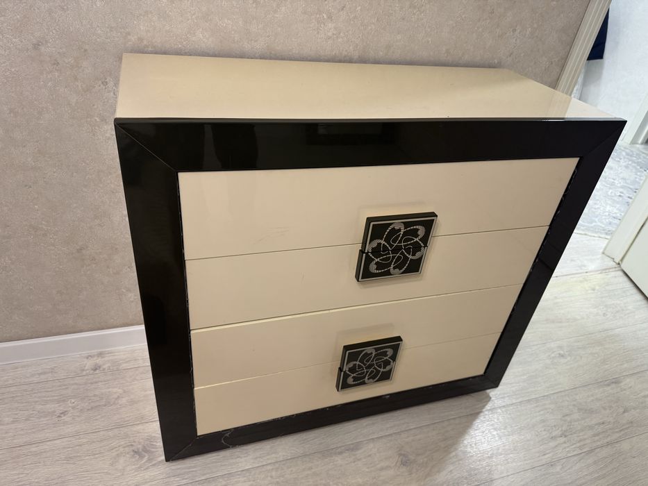 Продается кровать и комод