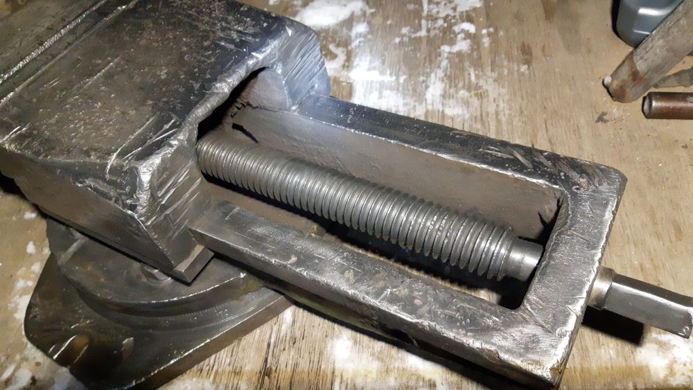 станочные тиски 200мм.