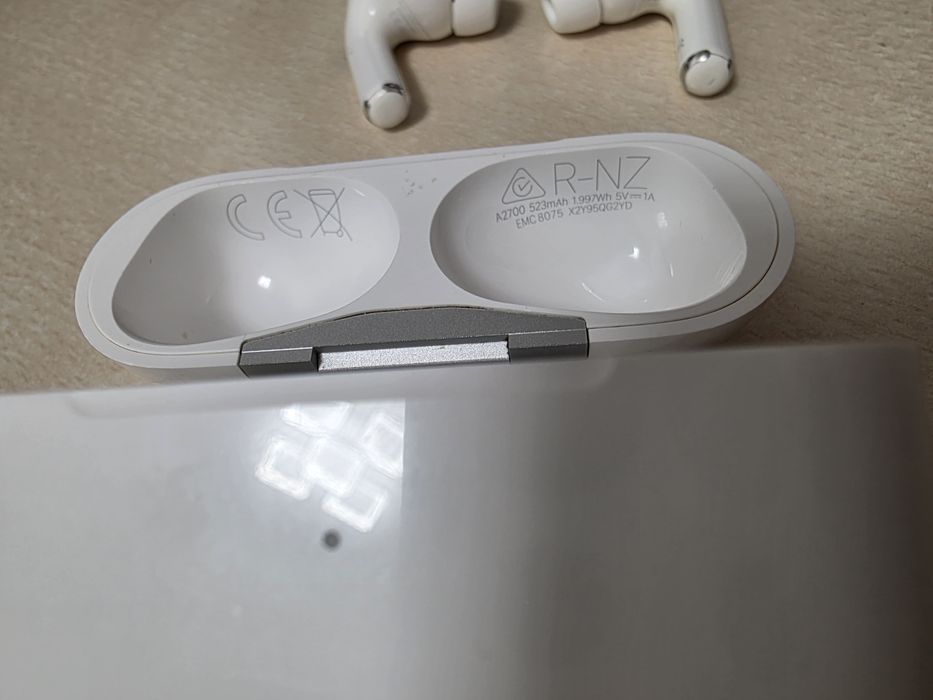 Airpods pro 2 cu casti inlocuite pe garantie