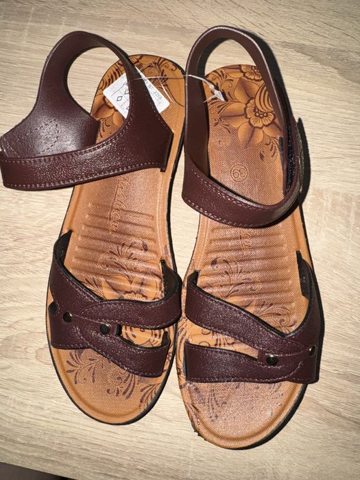 Sandale maro cu scai