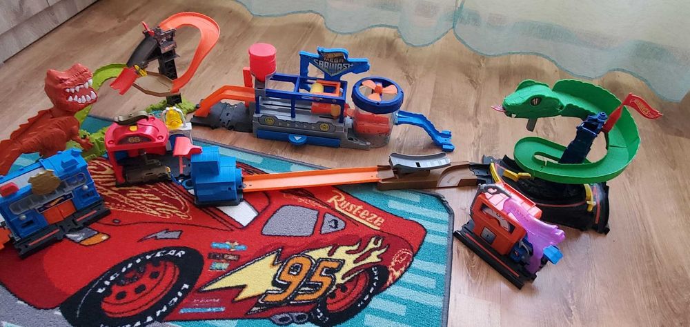 Градче с писти Hot wheels