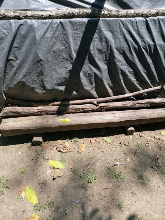 Pari din lemn pentru împrejmuire