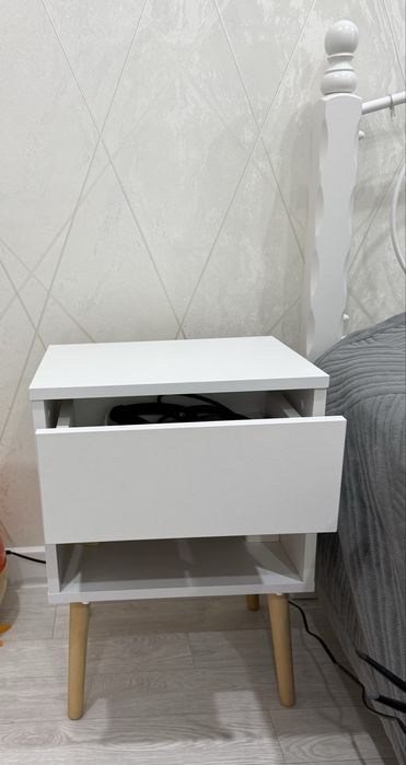 Продам прикроватную тумбу