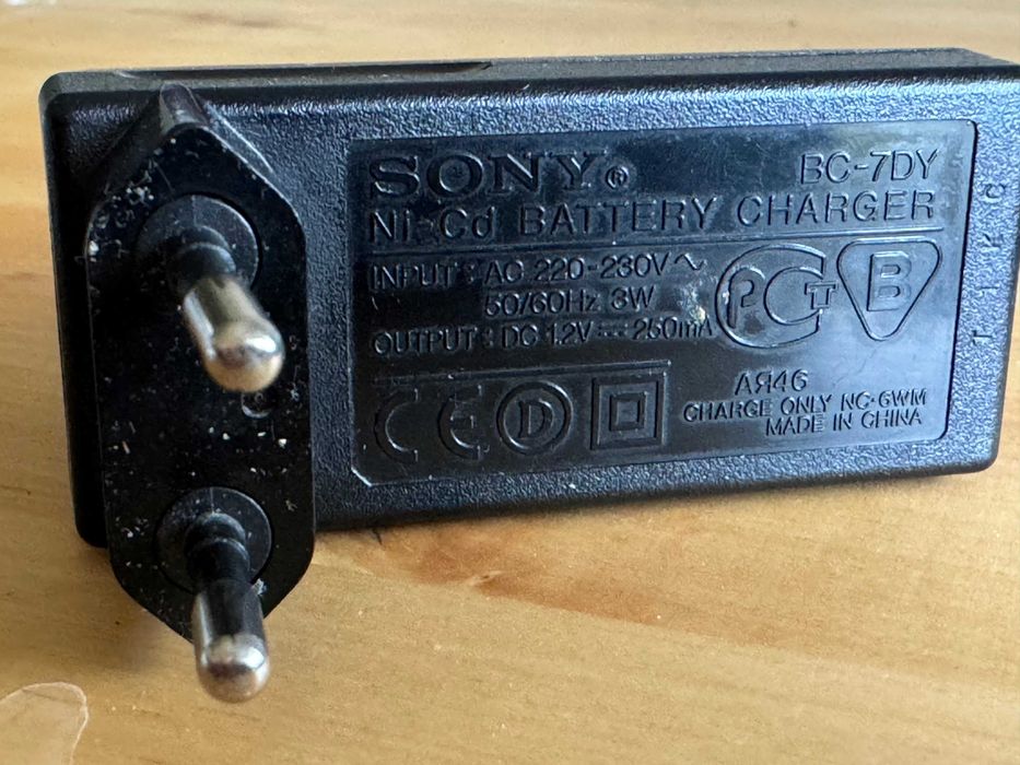 Sony зарядно  за  Ni-Cd батерии BC-7DY