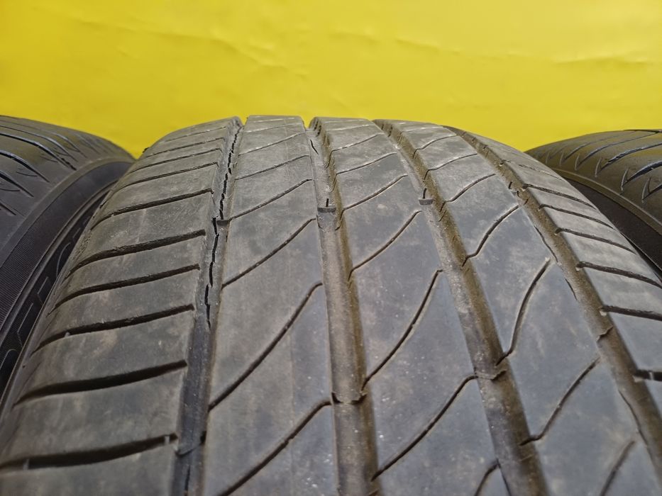 Шины 225/55 R16 Michelin комплект.