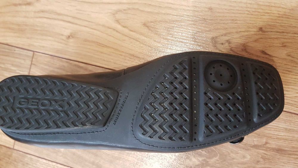 Продавам нови обувки Geox