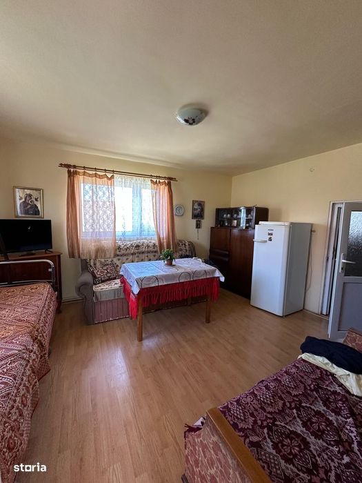 Casa 50 mp + teren 1.500 mp, front stradal 25 m – Urisor