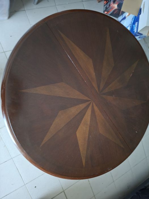 Стол обеденный круглый, цвета орех