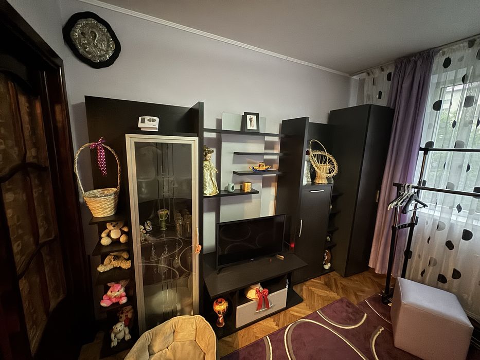 Vand mobila apartament