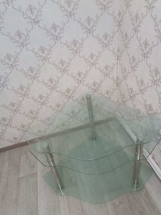 Продам стеклянную тумбу