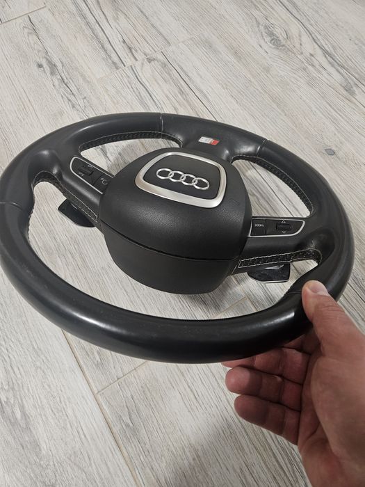 Vând  volan audi s5 cu padele se potrivește pe mai multe modele a4,a6.