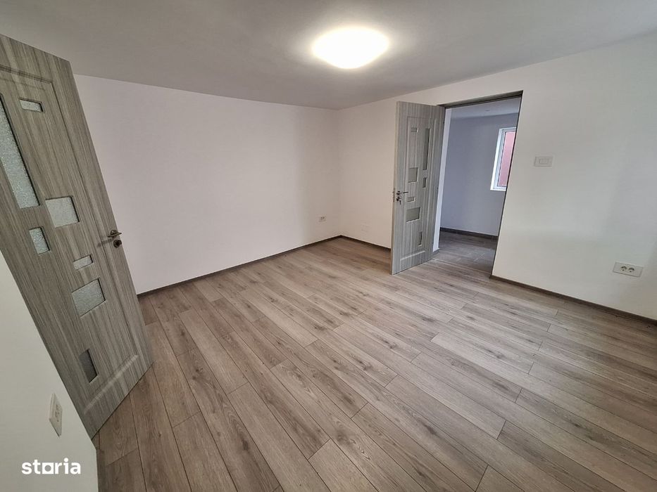 Casa 2 camere, teren 373 mp, zona Serbanesti