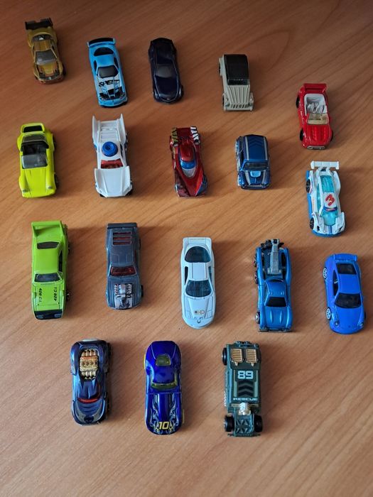 Набор машинки Hot Wheels. 18 штук.