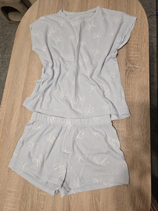 Vand pijamale noi marimea xs