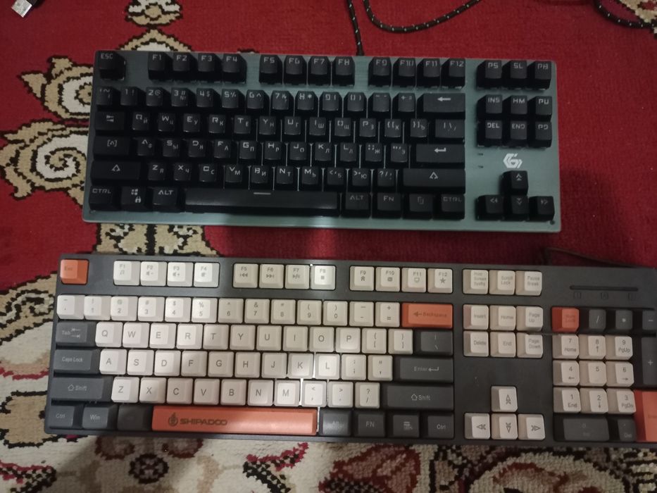 Продам 2 клавиатуры