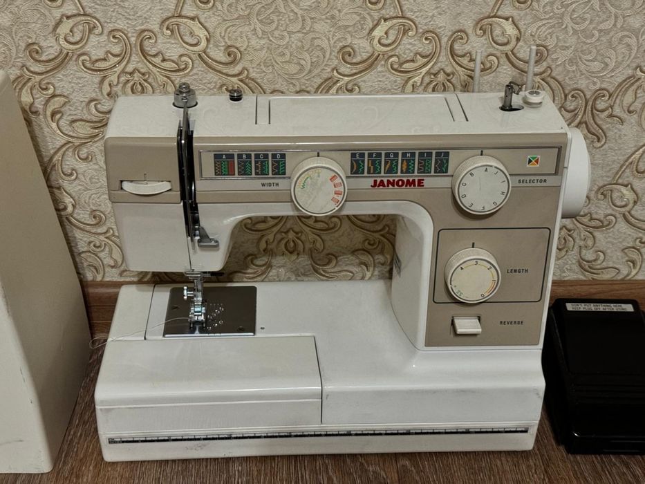 Продам швейную машинку