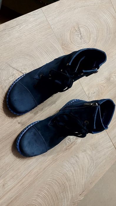 Дамски велурени боти