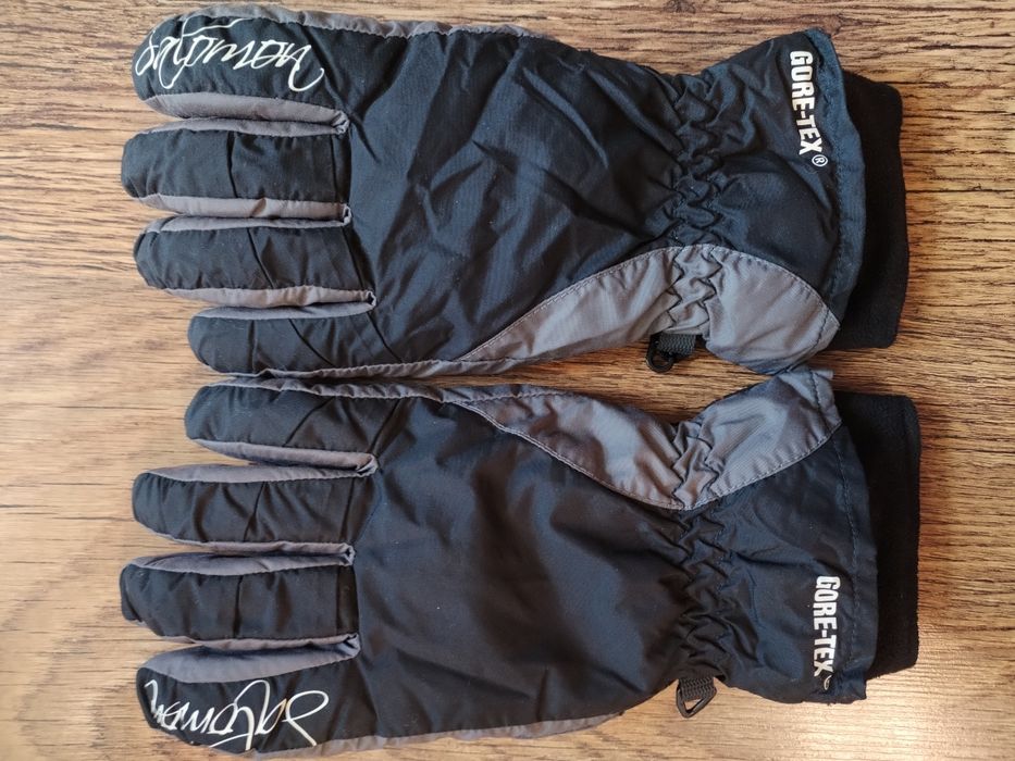 salomon gore-tex - мъжки ски ръкавици L 100% оригинал много добро състояние 
РАЗМЕР ПО ЕТИКЕТ- Л