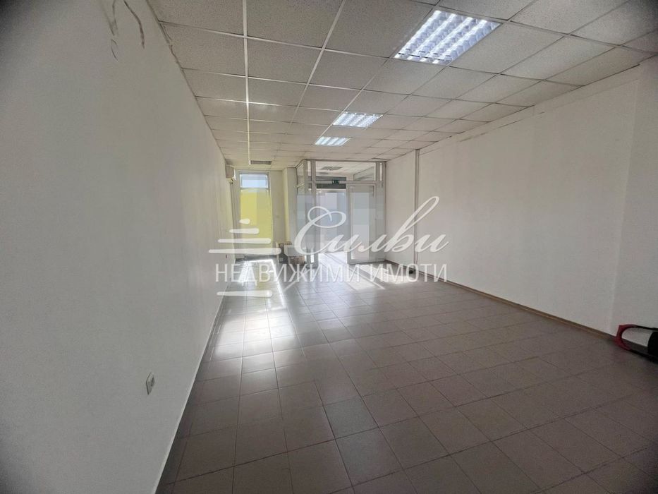 Дава се под наем Магазин в Шумен, Център - 50 кв.м за 382.5 € - Снимка #1