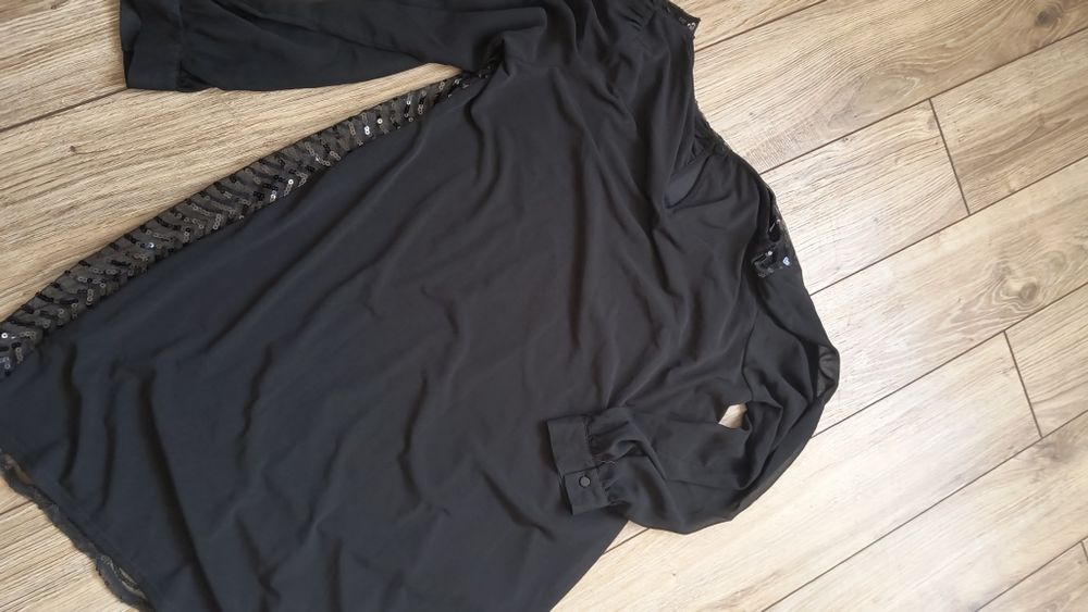 Rochie nouă fără etichetă, care se așează foarte bine