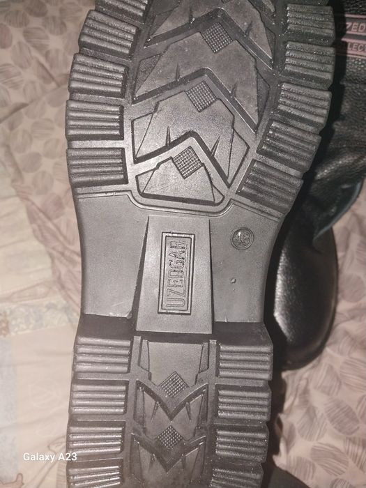 Ботинки продаю новый