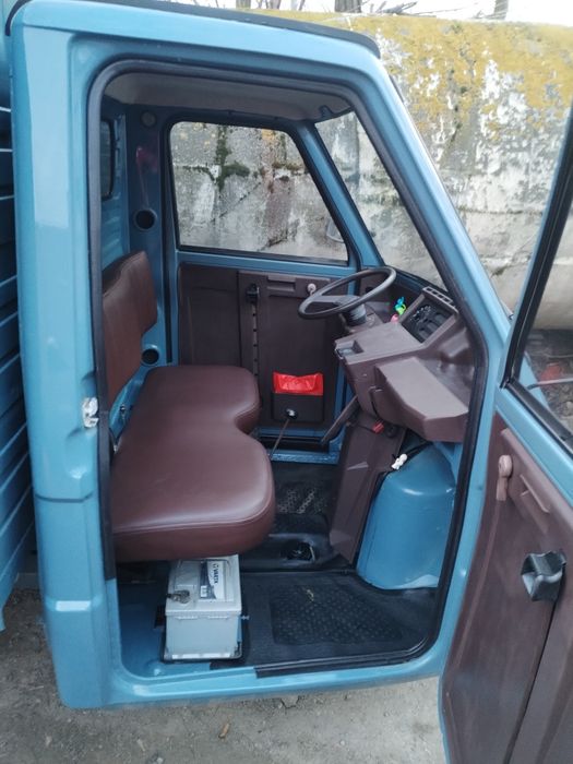 Scuter Piaggio Vespa 300 gts super sport  și triciclu  Ape 703