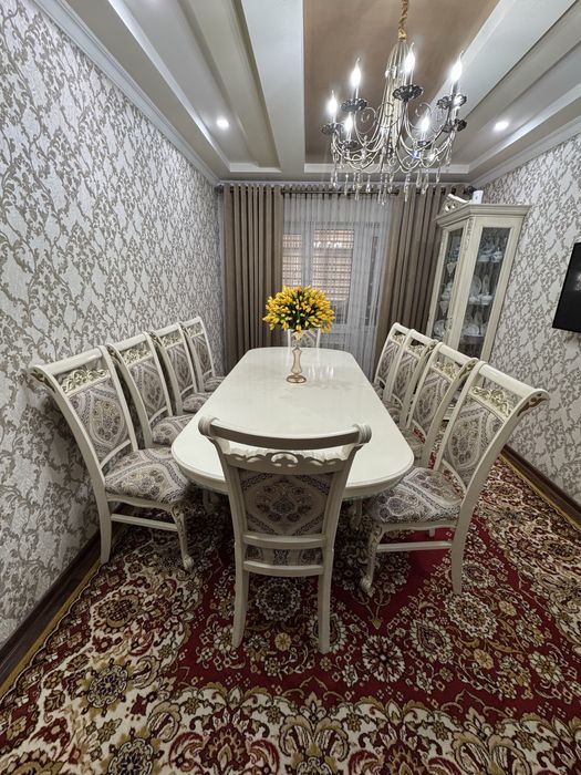 Мебель стол-стул.