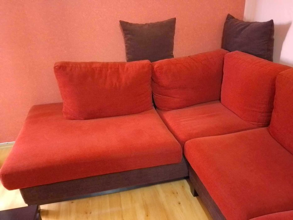 ъглов диван с лежанка,не е разтегателен,ползван,запазен и удобен