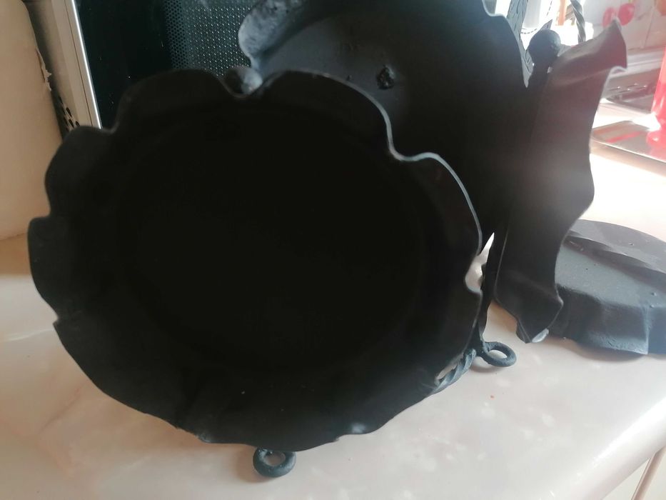 Suporți din fier forjat pentru ghivece