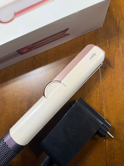 Dyson Airstrait nou new