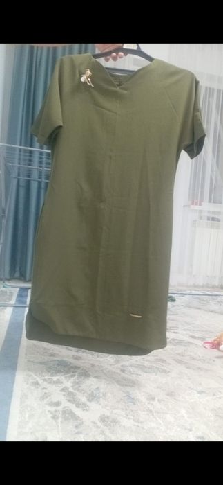 Продам платья разные