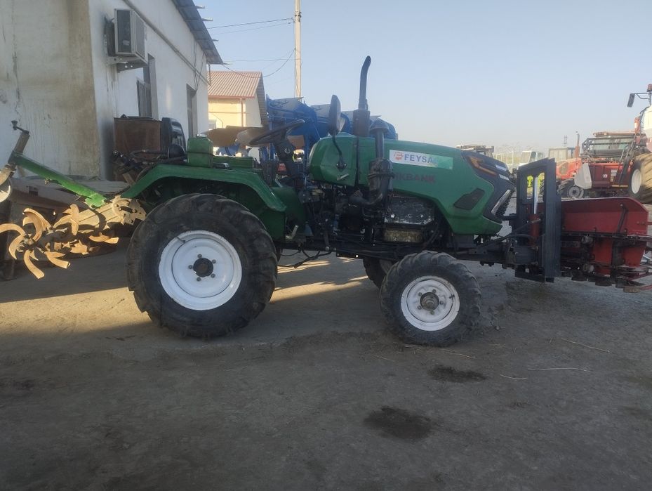 Мини яшил трактор сотилади