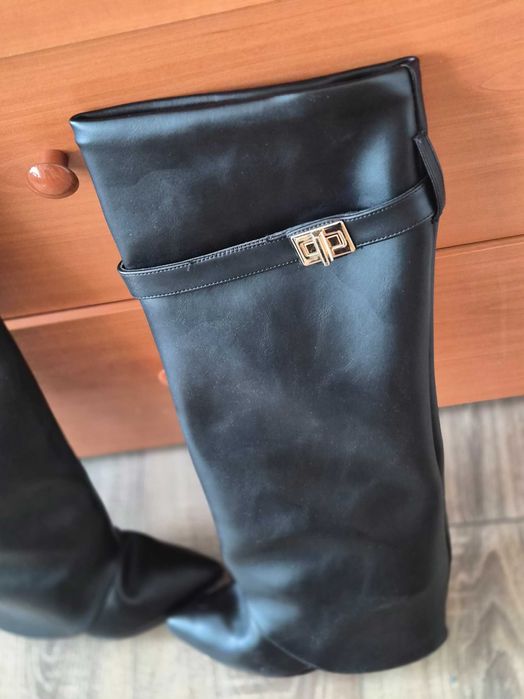 Черни ботуши тип Givenchy