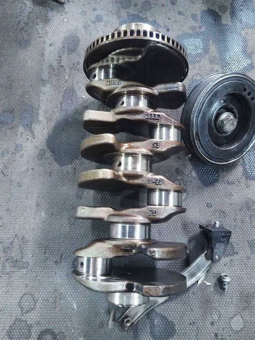 Колянов вал Ауди 2,0tfsi