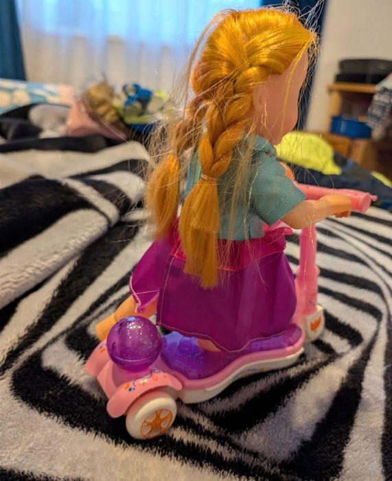 Păpușă interactivă