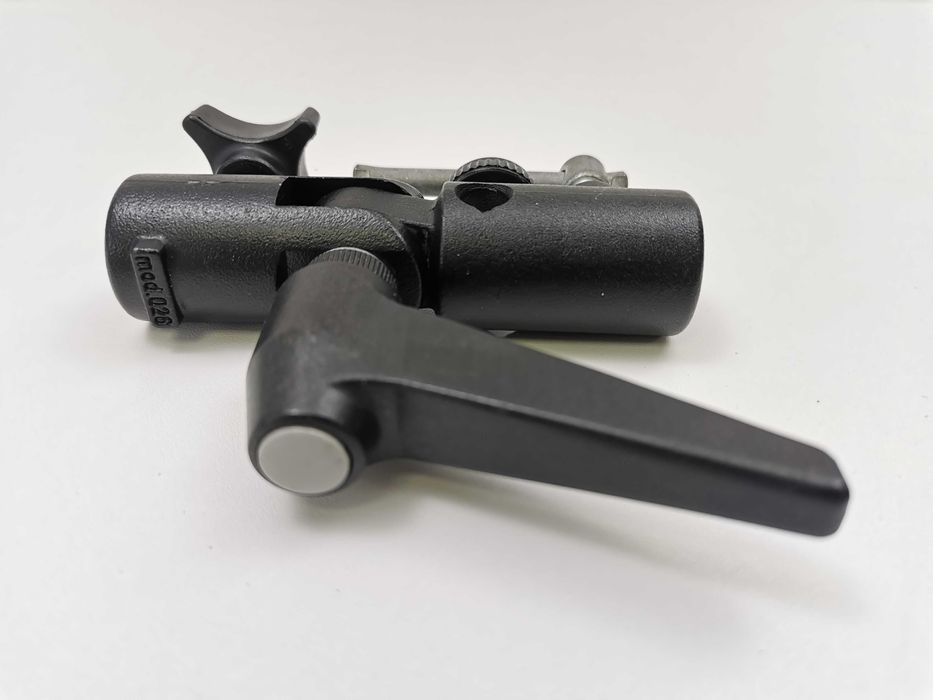 Manfrotto 026 адаптер - стойка за фотографски чадър или светкавица