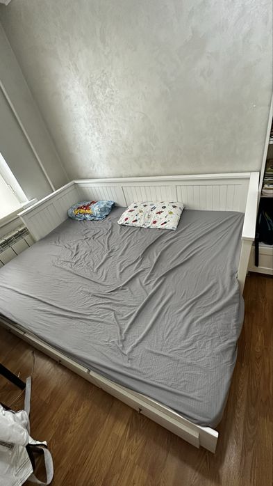 Продам кровать-диван от ikea